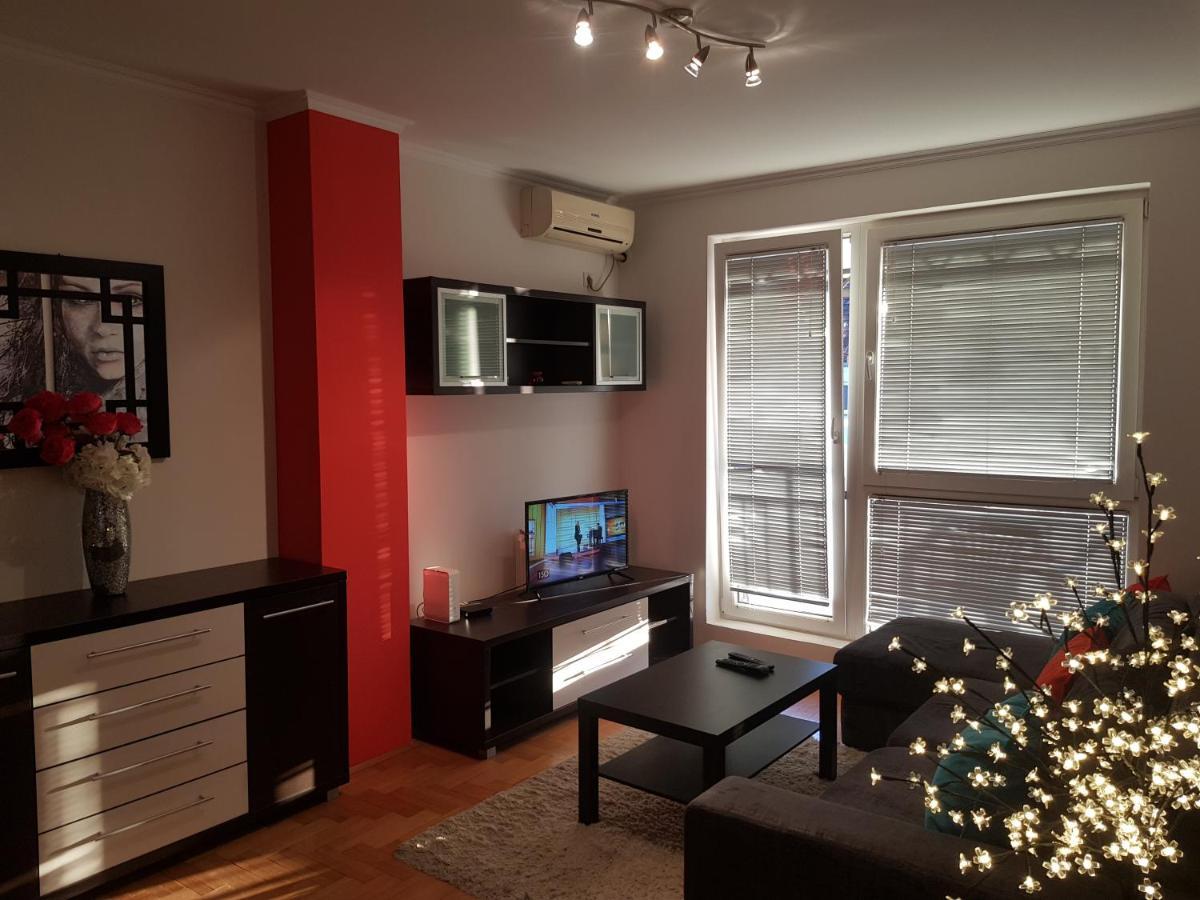Rajiceva 5- Apartman Sa Prostranom Terasom I Garaznim Mestom Kragujevac Eksteriør billede
