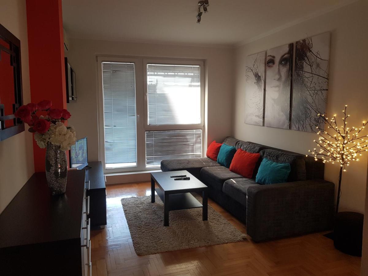 Rajiceva 5- Apartman Sa Prostranom Terasom I Garaznim Mestom Kragujevac Eksteriør billede