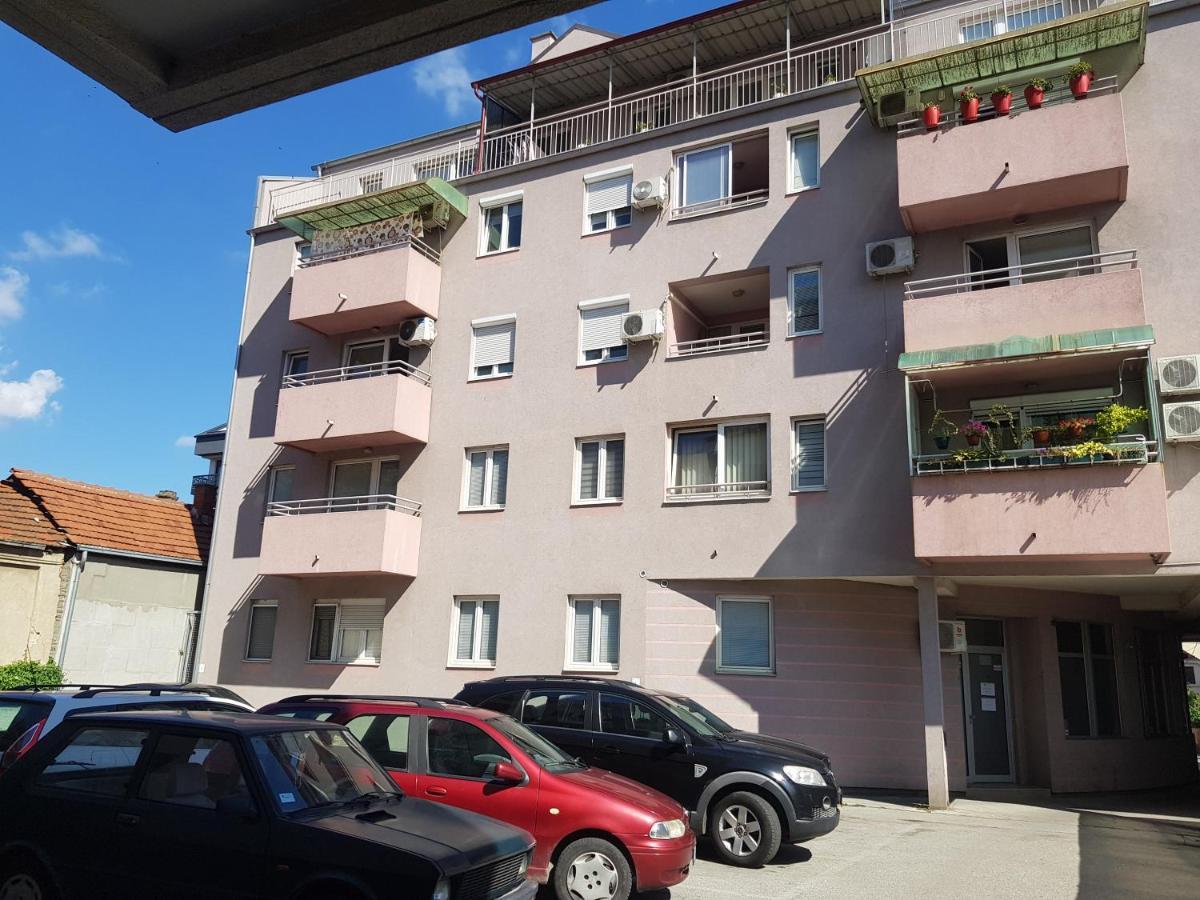 Rajiceva 5- Apartman Sa Prostranom Terasom I Garaznim Mestom Kragujevac Eksteriør billede