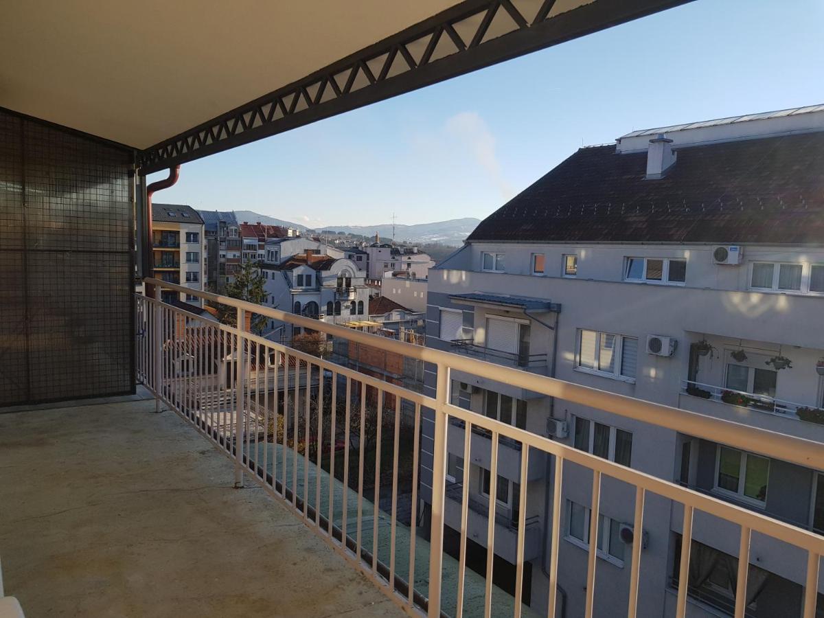 Rajiceva 5- Apartman Sa Prostranom Terasom I Garaznim Mestom Kragujevac Eksteriør billede