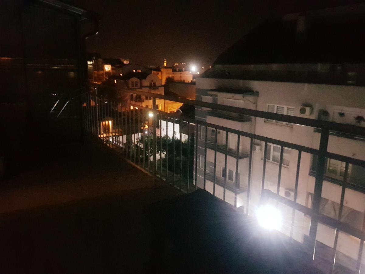 Rajiceva 5- Apartman Sa Prostranom Terasom I Garaznim Mestom Kragujevac Eksteriør billede