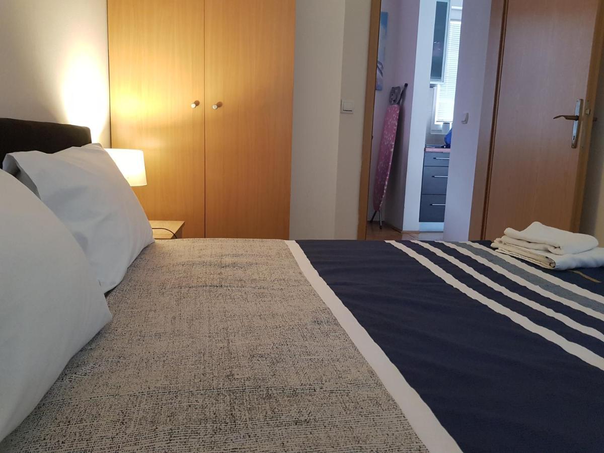 Rajiceva 5- Apartman Sa Prostranom Terasom I Garaznim Mestom Kragujevac Eksteriør billede
